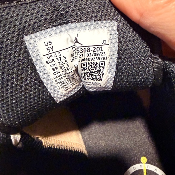 Jordan Black Sneakers with Logo Detail - Picture 4 of 4